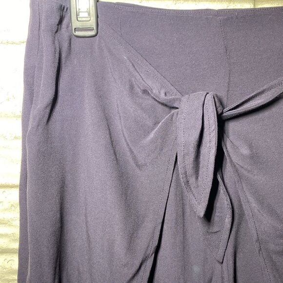 NWT MSRP $88 cupcakes and cashmere Raven Satin Back Shorts Women's Size 6 - Picture 5 of 8